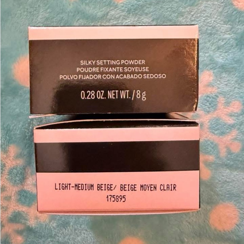 Mary Kay Silky Setting Powder - Light-Medium Beige